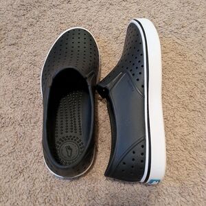 Native Miles Slip On Shoes, Men's Size 9, (Women's Size 11) BNIB